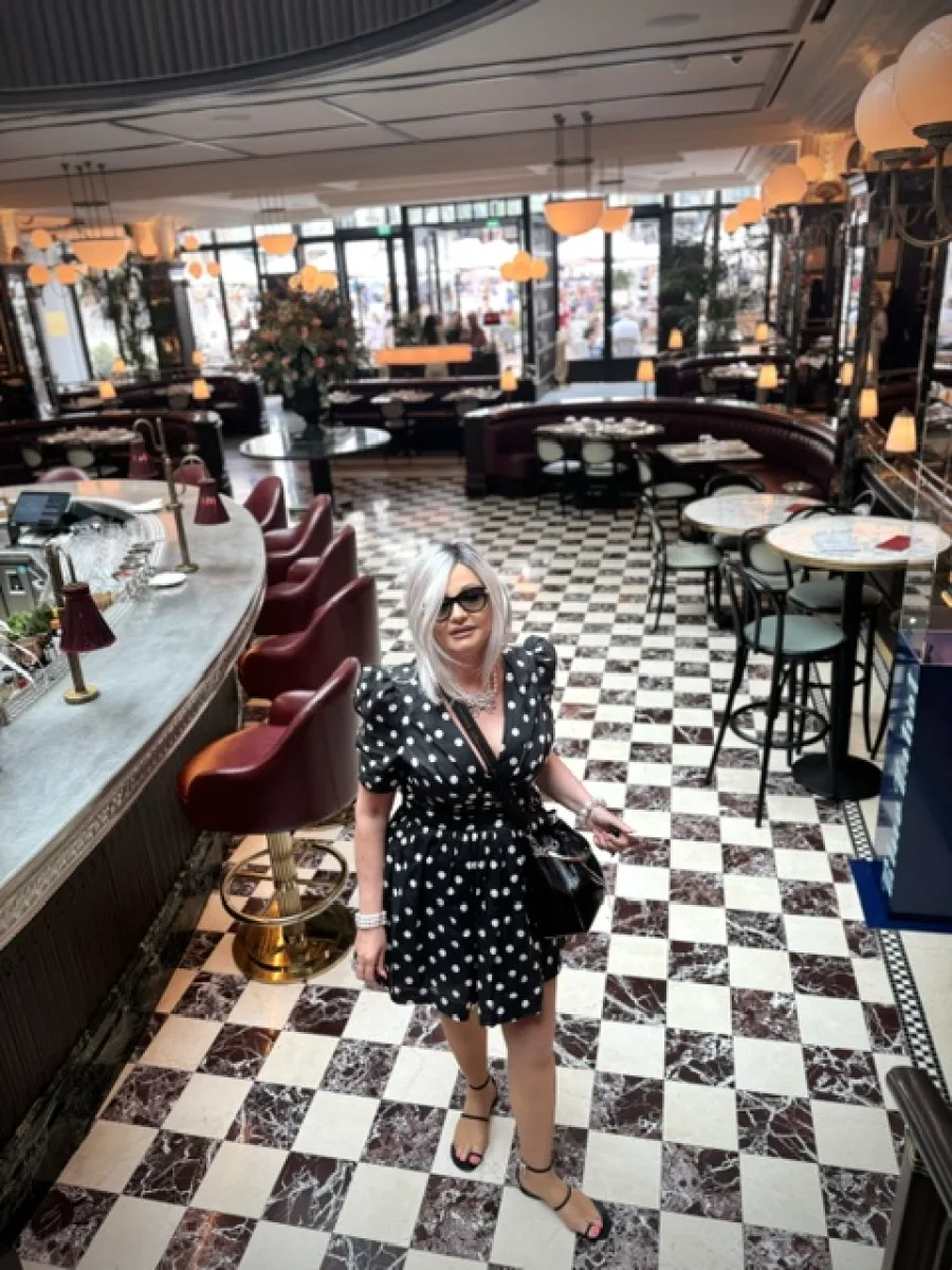 Michaela im Café de Paris Monte-Carlo