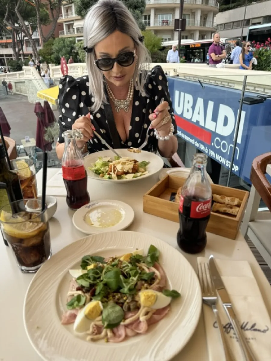 Mittagessen am Hafen von Monaco