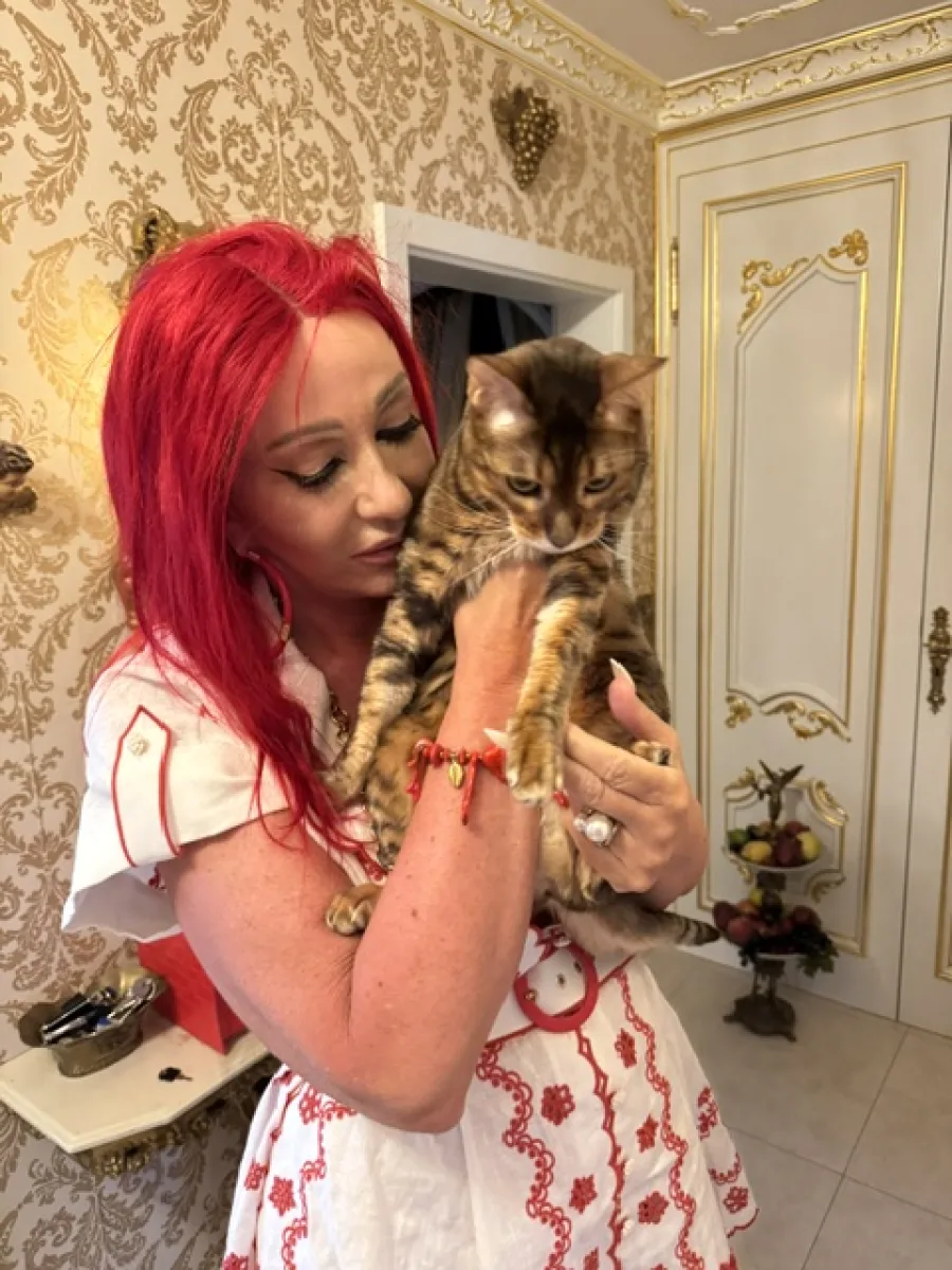 Michi mit einer weiteren Frisur